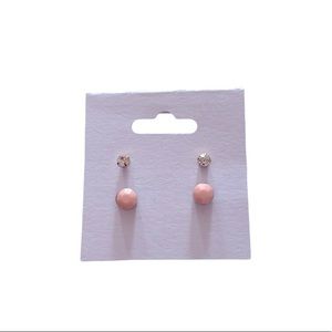 2 pairs of Earrings